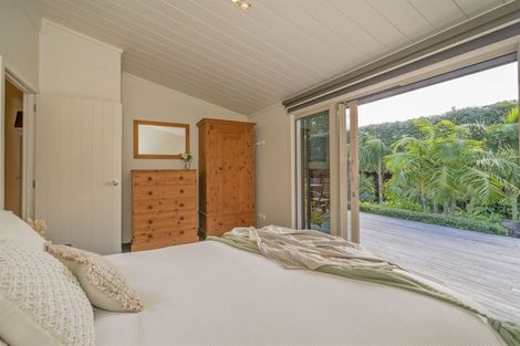 Photo of property in 16 Robinson Road, Whitianga, 3510