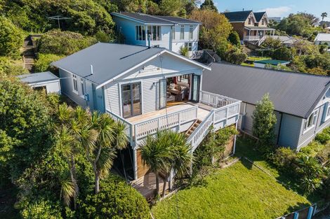 Photo of property in 94 Eden Street, Island Bay, Wellington, 6023
