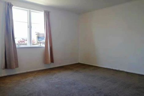 Photo of property in 18 Islington Avenue, New Lynn, Auckland, 0600