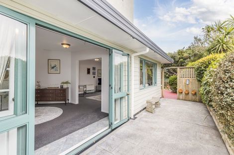 Photo of property in 38 Landsdowne Terrace, Karori, Wellington, 6012