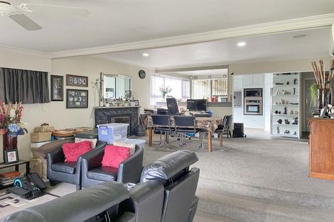 Photo of property in 9 Totara Park Road, Clouston Park, Upper Hutt, 5018