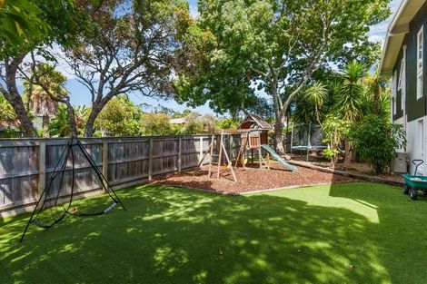 Photo of property in 2 Manaia Place, Mairangi Bay, Auckland, 0630