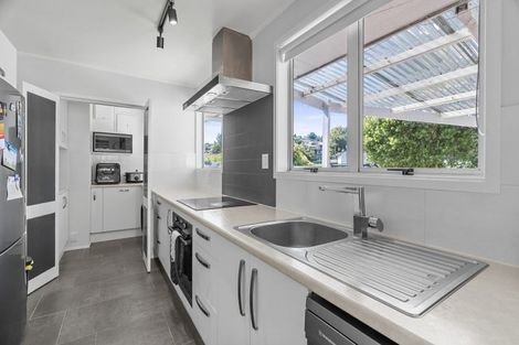 Photo of property in 42 Resolution Road, Welcome Bay, Tauranga, 3112