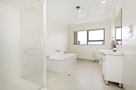 Photo of property in 50 Bing Lucas Drive, Tawa, Wellington, 5028