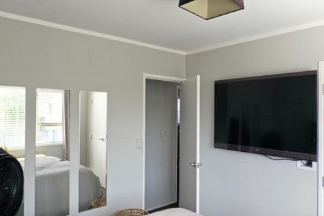 Photo of property in 2/51 Shakespeare Road, Milford, Auckland, 0620