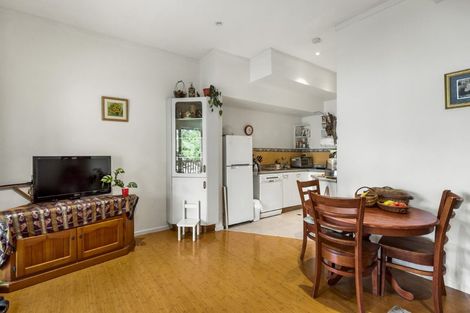 Photo of property in 5 Saddleback Rise, Murrays Bay, Auckland, 0630