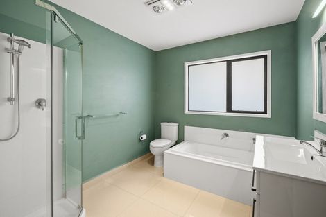 Photo of property in 11 Heta Road, Highlands Park, New Plymouth, 4312