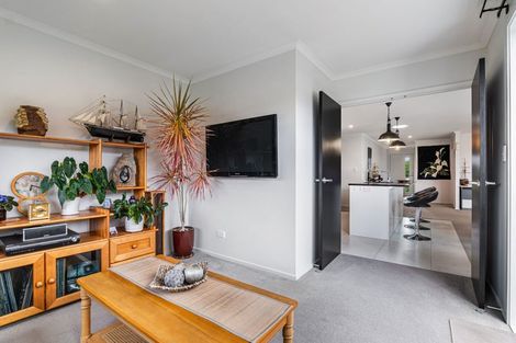 Photo of property in 11 Fred White Drive, Kumeu, 0810