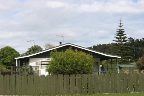 Photo of property in 8 Cousins Avenue West, Foxton Beach, Foxton, 4815