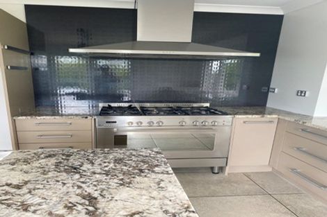 Photo of property in 26 West Lynn Road, Titirangi, Auckland, 0604