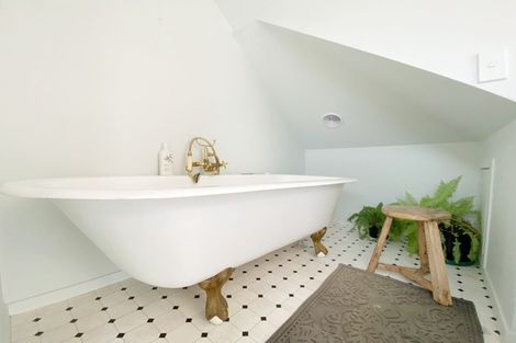 Photo of property in 19 St Aubyn Street, Devonport, Auckland, 0624