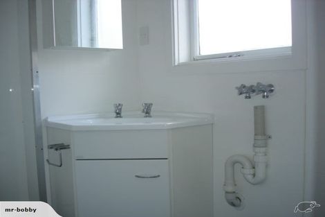 Photo of property in Milford Court Flats, 9/515 Adelaide Road, Berhampore, Wellington, 6023