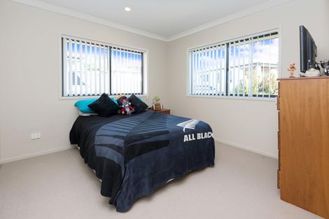 Photo of property in 19 Fairbairn Place, East Tamaki Heights, Auckland, 2016