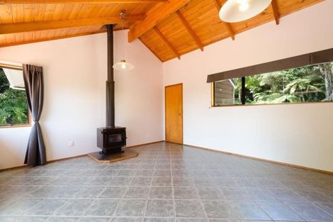 Photo of property in 53 Opanuku Road, Henderson Valley, Auckland, 0612