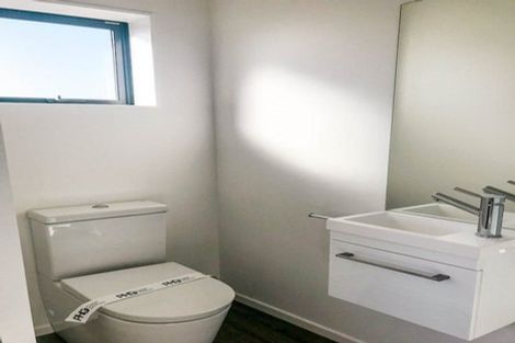 Photo of property in 4337a Great North Road, Glendene, Auckland, 0602