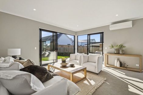 Photo of property in 58 Owen Chapman Drive, Red Beach, 0932