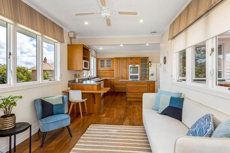 Photo of property in 10 Weona Place, Westmere, Auckland, 1022