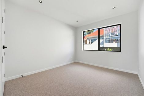 Photo of property in 2/8 Park Rise, Campbells Bay, Auckland, 0630