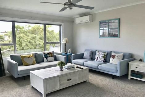 Photo of property in 24 Kiteroa Terrace, Rothesay Bay, Auckland, 0630
