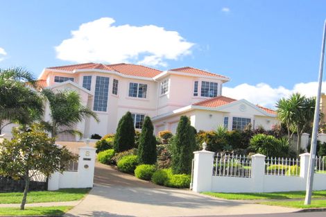 Photo of property in 8 Santa Cruz Drive, Shamrock Park, Auckland, 2016