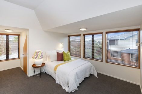 Photo of property in 16 Kent Lodge Avenue, Avonhead, Christchurch, 8042