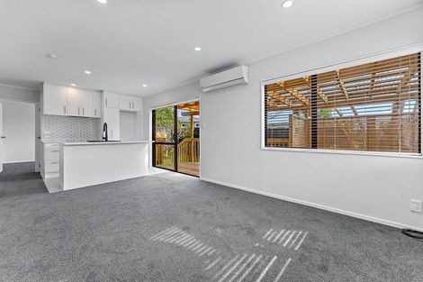 Photo of property in 2/222 Birkdale Road, Birkdale, Auckland, 0626