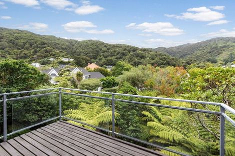 Photo of property in 4 Lady Bell Grove, Lowry Bay, Lower Hutt, 5013