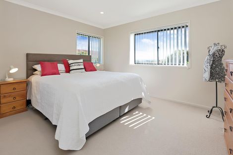 Photo of property in 19 Fairbairn Place, East Tamaki Heights, Auckland, 2016