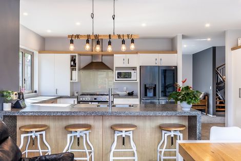 Photo of property in 61 Quadrant Heights, Paraparaumu, 5032