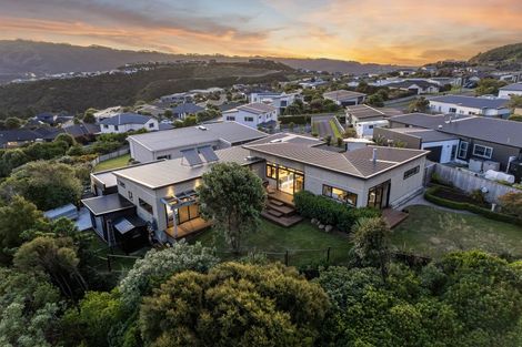 Photo of property in 11 Sumner Terrace, Aotea, Porirua, 5024