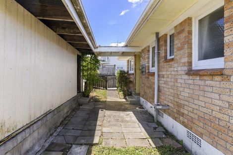 Photo of property in 1/15 Rotoiti Avenue, Pakuranga Heights, Auckland, 2010