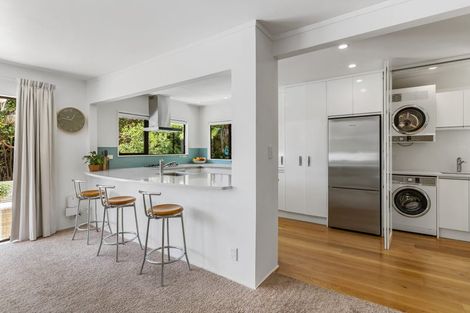 Photo of property in 5 Honeysuckle Lane, Mairangi Bay, Auckland, 0630