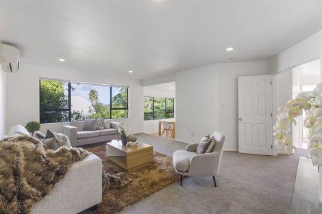 Photo of property in 17 Mandeville Place, Unsworth Heights, Auckland, 0632