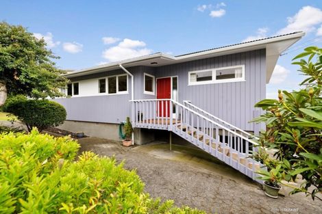 Photo of property in 9 Turville Crescent, Newlands, Wellington, 6037