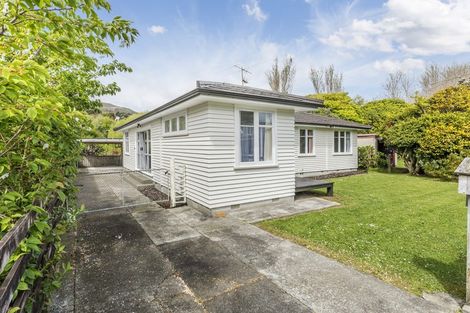 Photo of property in 10 Findlay Street, Tawa, Wellington, 5028