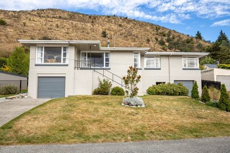 Photo of property in 107 Branxholm Street, Roxburgh, 9500