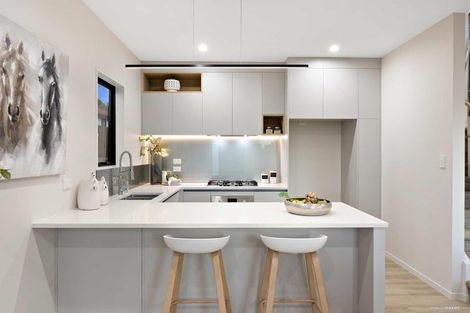 Photo of property in 152a Botany Road, Botany Downs, Auckland, 2010