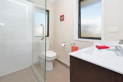 Photo of property in 19 Fairbairn Place, East Tamaki Heights, Auckland, 2016