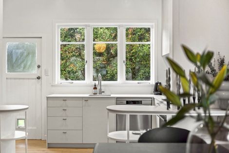 Photo of property in 33 Sentinel Road, Herne Bay, Auckland, 1011