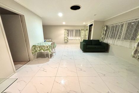 Photo of property in 40 Spence Road, Henderson, Auckland, 0612