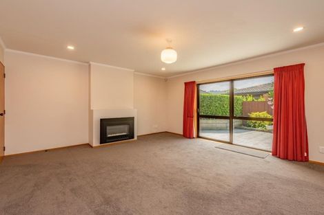 Photo of property in 2/10 Bellevue Road, Woburn, Lower Hutt, 5010