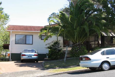 Photo of property in 18 Deverell Place, Northcross, Auckland, 0632
