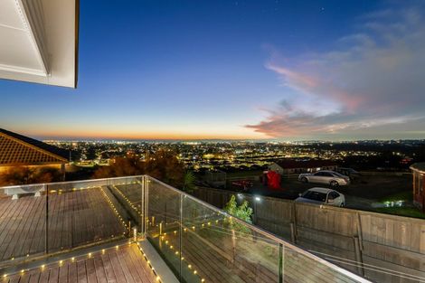 Photo of property in 137 Keri Vista Rise, Papakura, 2110