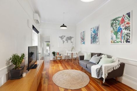 Photo of property in 27 Edinburgh Terrace, Berhampore, Wellington, 6023