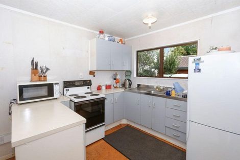 Photo of property in 16 Meadowvale Rise, Titirangi, Auckland, 0604
