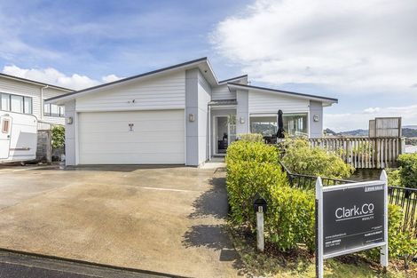 Photo of property in 8 Polestar Lane, Whitby, Porirua, 5024