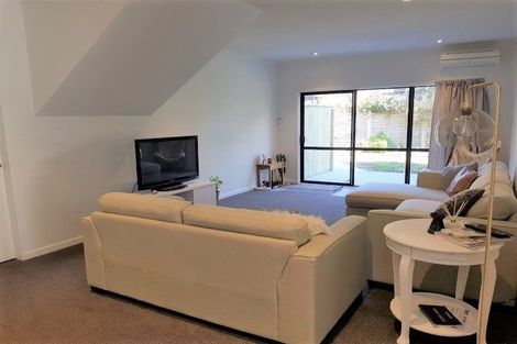 Photo of property in 3 Oak Avenue, Paremata, Porirua, 5024