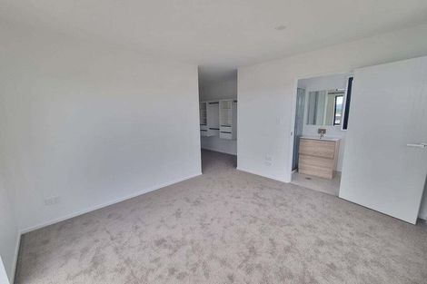 Photo of property in 1/233 Great North Road, Henderson, Auckland, 0612