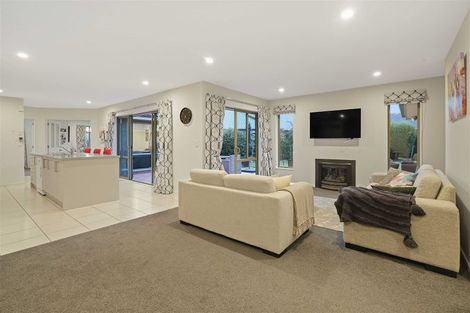 Photo of property in 8 Belgrove Place, Parklands, Christchurch, 8083