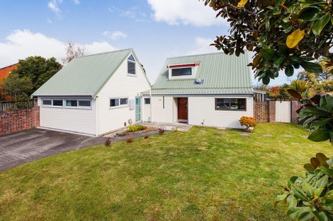 Photo of property in 21 Heathcote Place, Fitzherbert, Palmerston North, 4410